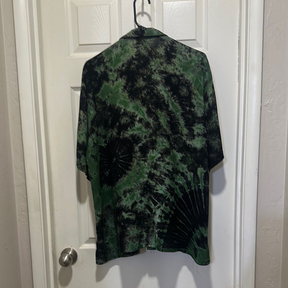 Green and Black Casual Button Down Shirt with Abstract Pattern - Picture 2 of 6